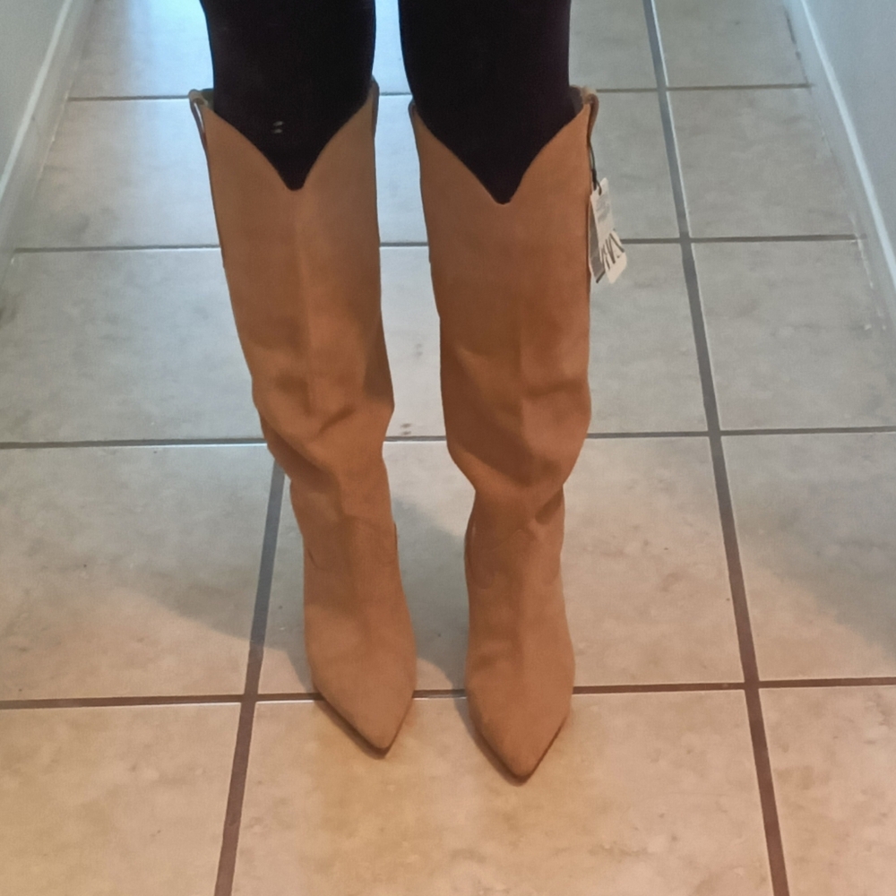 New Zara Tall Pointed Toe Suede Boots in Beige. Please Look At Pics Closely! - Picture 4 of 4